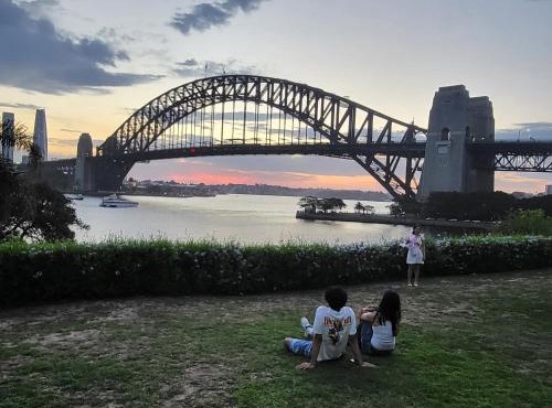 Walk to the Opera House