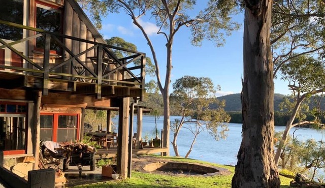 Warami River Cottage - Waterfront, Private Pontoon, Pool, Games Room & more!