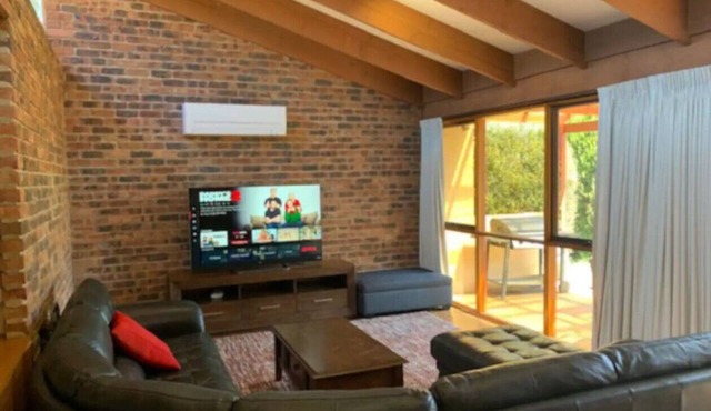 Warm and Spacious 5BR Home w/WIFI&Multiple Parking