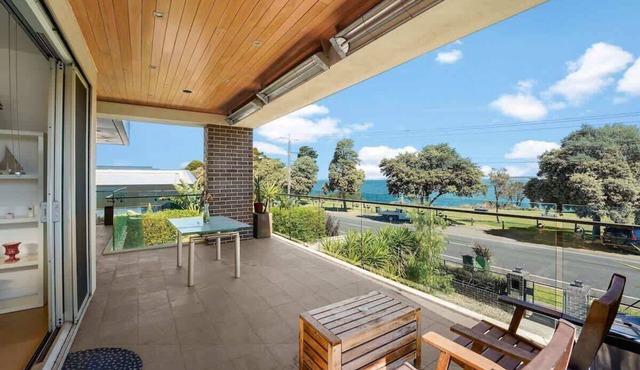 Water Front at Geelong Holiday K Villa