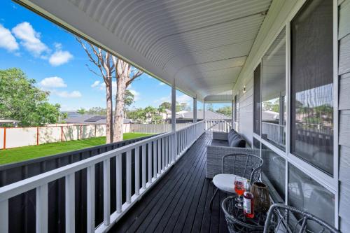 Water Views - Boat Parking - King Bed - Air Con