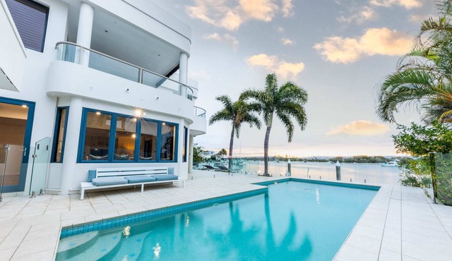 Waterfront Resort-style House with Private Pontoon