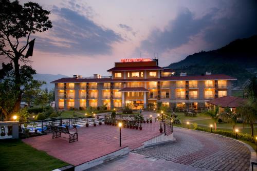 Waterfront Resort - Your Lakeside Retreat on Phewa Lake