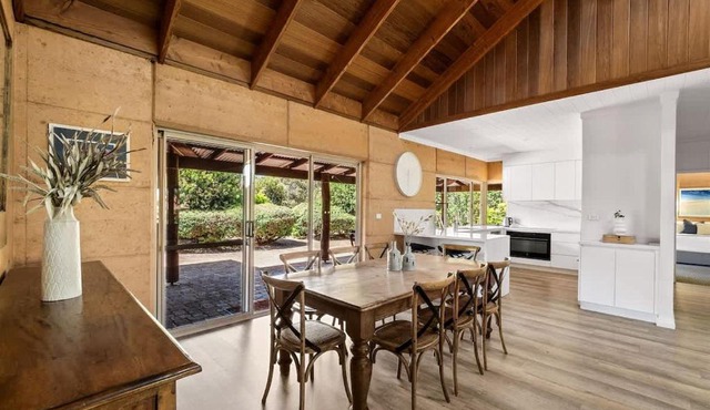 Waterlily Retreat - Bushland Serenity near the Beach