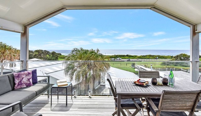 Whale Tales at Caves Beach Villas