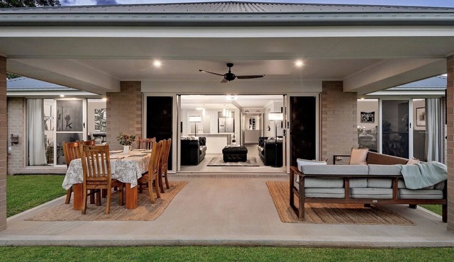 Wine Down Manor - Large and Stunning 5 Bedroom Home in the Hunter Valley