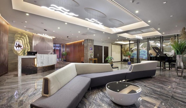 Wing Hotel Guilin - Central Square
