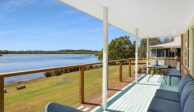 With spectacular views of the estuary and park, this retreat is the perfect tranquil escape