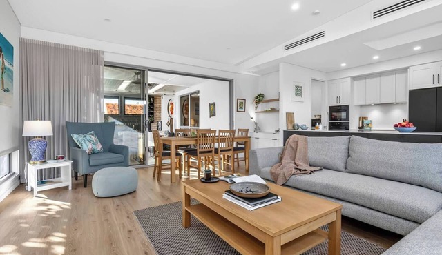Witton Breeze Modern Seaside Stay by Jetty and Cafs