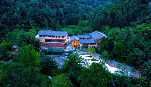 Wudang Mountain Manju Manor