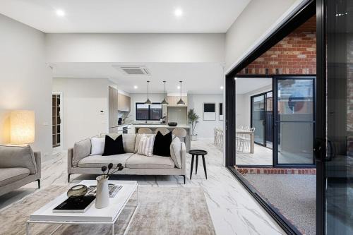 Wyse St Executive Townhouse