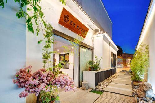 Xi'an Bell and Drum Tower Junlan Tile Homestay