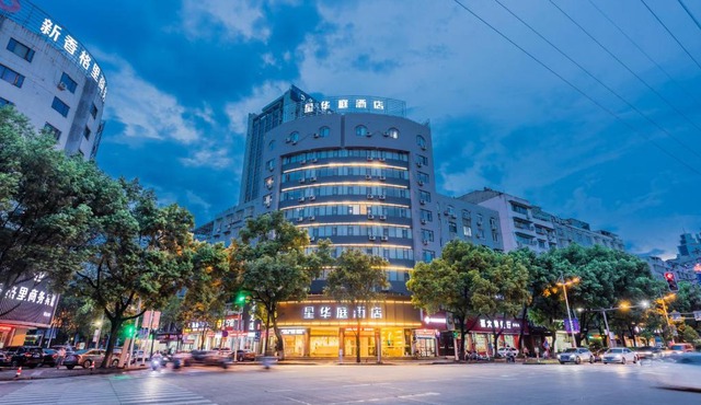 Xinhuating Business Hotel