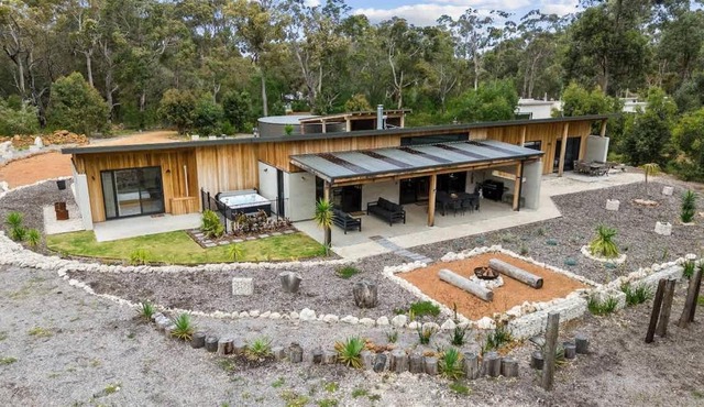 Yallingup House - Modern Rustic Retreat with Spa