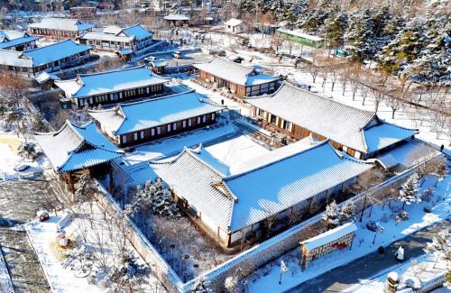 Yanbian Yanji House Jia Huansen Homestay (Korean Folk Custom Garden Shop)