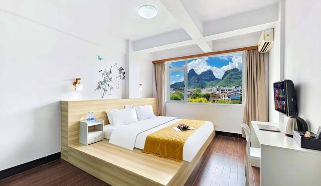 Yangshuo Singingriver climbers house
