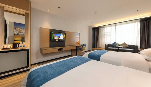 Yasite Hotel Yuyuan Road Metro Station