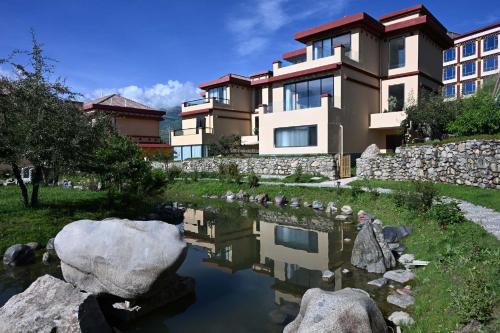 Yichuanxi Black Hot Spring Resort Hotel