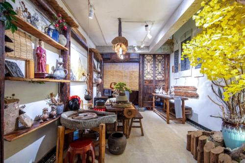 Yiguo Backyard HiddenInn Museum Simple & Hidden Resort Boutique Zhonggulou Huimin Street Branch