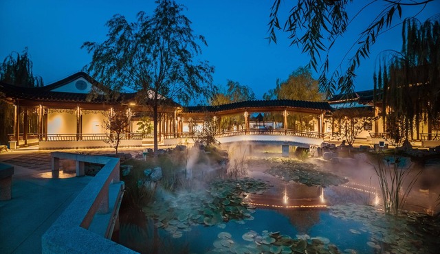 Yihe lake shore Hotspring