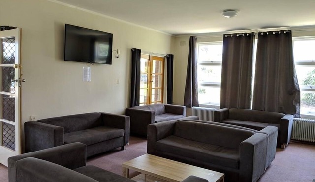 Young Budget Accommodation - Hostel