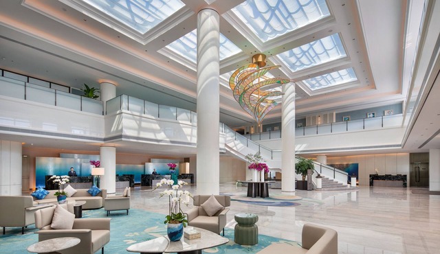 Yuehua Hotel Xiamen Seaside Hotel corridor leads to the stone exhibition hall