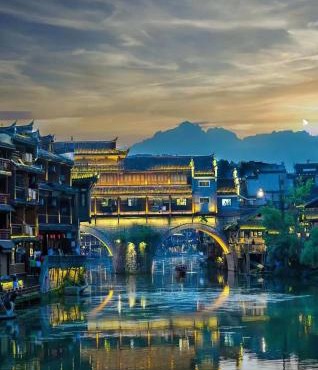 Yueying Tuojiang Riverview Homestay(Phoenix Ancient City)