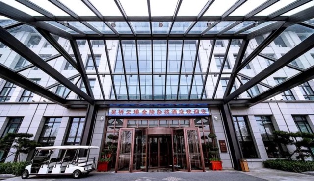 Yun-zen Jinling Acrobatics Hotel