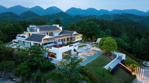 Yutang Muyun Mountain Retreat near Enshi Dixin Valley