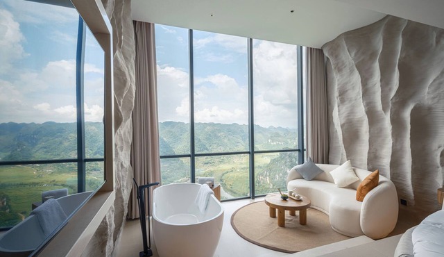 Z-Cliff Hotel