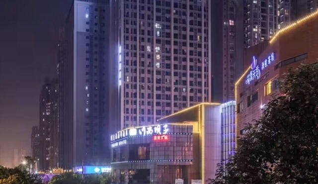Z Holiday Hotel
