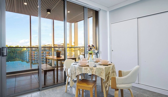 Zetland walk to Train Station/Shopping Centre/Pool