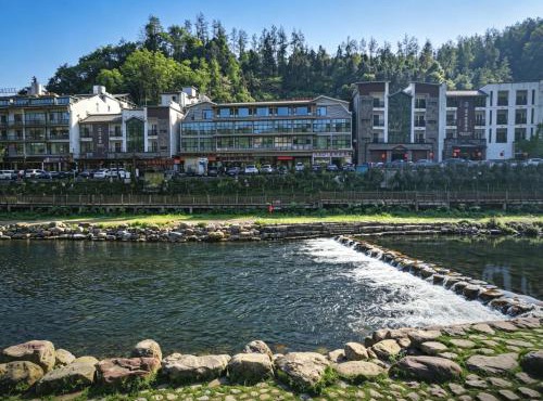 Zhangjiajie Boman Smart Hotel -10min to Forest Park East Gate & English Butler & Tour Tickets-The pool opens in the summer