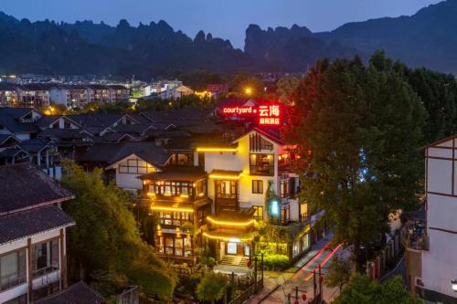 Zhangjiajie Courtyard Hotel-Chinese-Style Hotel,Zen Tea Culture Experience,Yoga-Healing Class,Antique Beauty ,Free Breakfast ,Itineary Plan& Purchase Tickets, Free luggage storage,Vegan Available