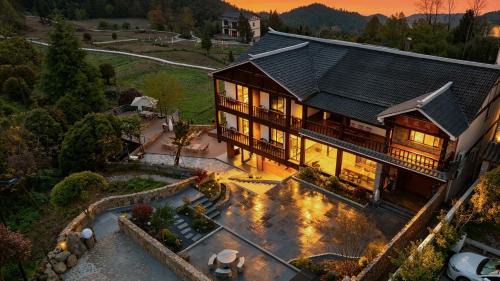 Zhangjiajie JOY Hotel -New Hotel ,Avatar Mountain View, Walking Distance to the Middle Gate of Forest Park,Quite Entrance, Less Crowed & No Queue,Free well-prepared Breakfast,Free Self-Service Laundry & Drying, Attraction Tickets Serivce,Nice Host