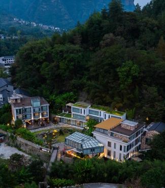 Zhangjiajie Rock language art hotel-Free pick up service
