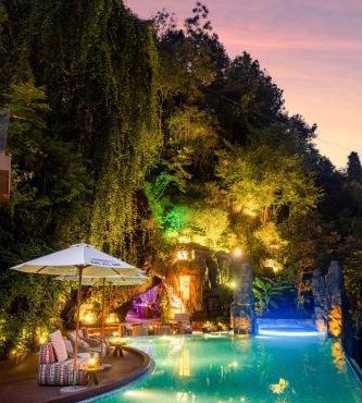 Zhangjiajie Shisuji Hotel-Zhangjiajie National Forest Park,Avatar Scenic Area,East Gate, only 5 minute walk, free airport,Railway Station shuttle, English-speaking butler itinerary planning, floor heating, Western restaurant, cave exploration, cave bar