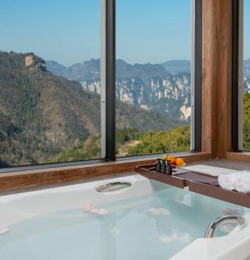 Zhangjiajie Valley Love Original Ecological Hotel - Free pick-up and drop-off Service - 24-hour Self-service coffee - Ice Cubes - Outdoor viewing Platform - Self-service laundry room Dryer - Free photography service in Hotel area