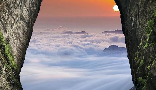 Zhangjiajie Waterfront Huajian Inn & Tianmen shan National Forest Park & Free pick-up & Breakfast,Coffee,Tea
