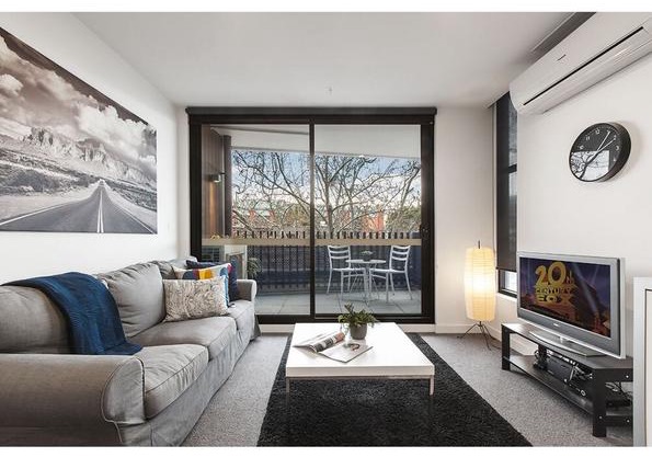 Modern 2 bed apartment in trendy Collingwood
