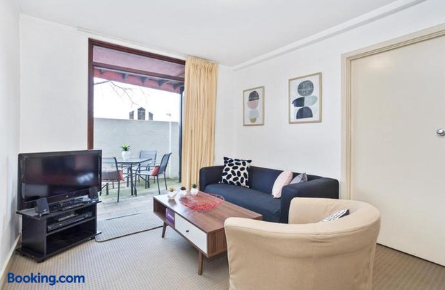 South Perth Executive Apartment
