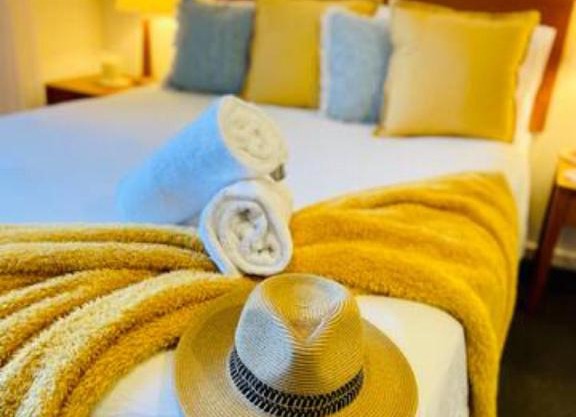 Studio apartment with queen bed in Apollo Quay