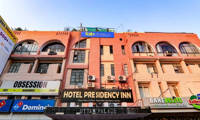Hazratganj Hotel | 120 m² Hotel ∙ 2 guests