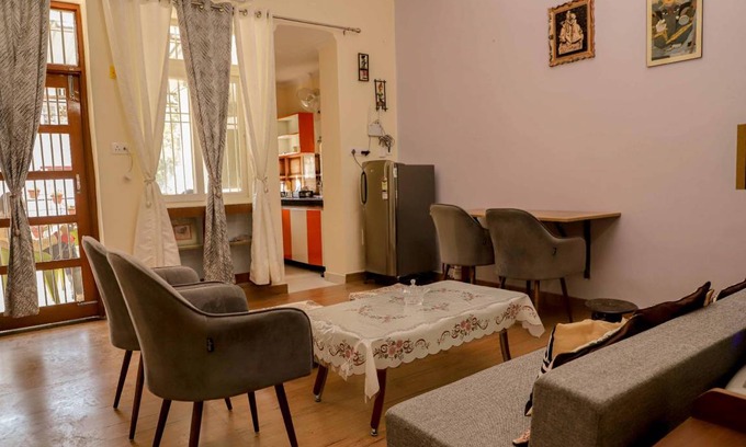 Hazratganj House | 230 m² House ∙ 3 bedrooms ∙ 7 guests