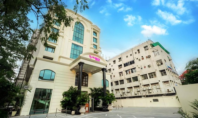 Hazratganj Hotel | 50 m² Hotel ∙ 5 guests
