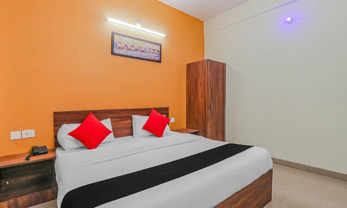 Gomti Nagar Hotel | Hotel ∙ 3 guests