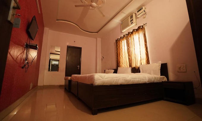 Vrindavan Hotel | Hotel Gwala Guest House By WB Inn
