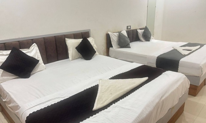 Vrindavan Hostel | HOTEL KRISHNA HERITAGE VRINDAVAN