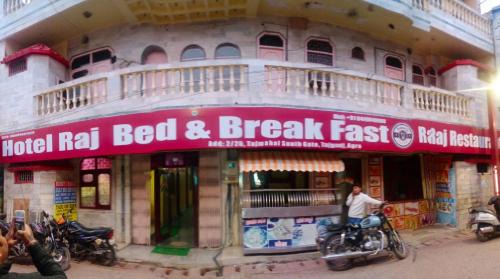 Taj Ganj Hostel | Hotel Raj Bed And Breakfast Near Tajmahal