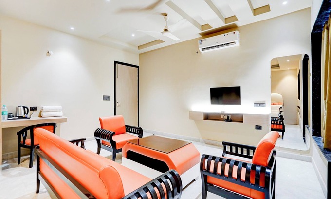 Sector 70 Apartment | Hotel Royal City